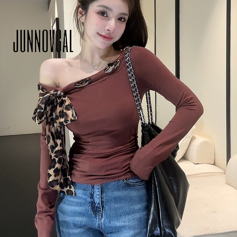 Junnovgal เสื้อยืดผู้หญิงเสือดาวพิมพ์ Bowknot 2024 คอไม่สมมาตรแขนยาว