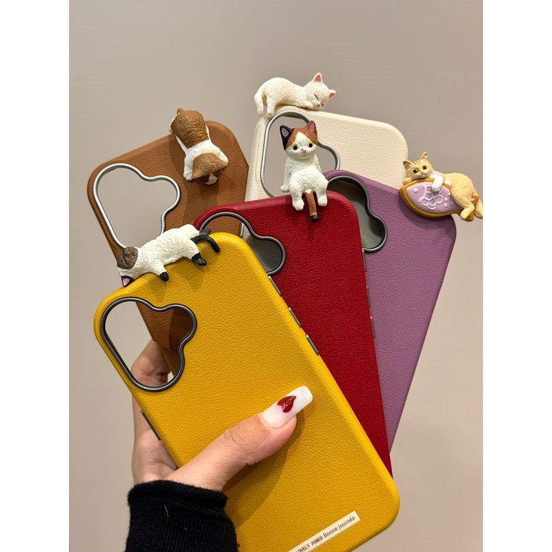 สีทึบเรียบง่ายสามมิติแมวน่ารักเหมาะสําหรับ ihone16promax Apple 15pro เคสโทรศัพท์ 14 หนังเนื้อ iPhone