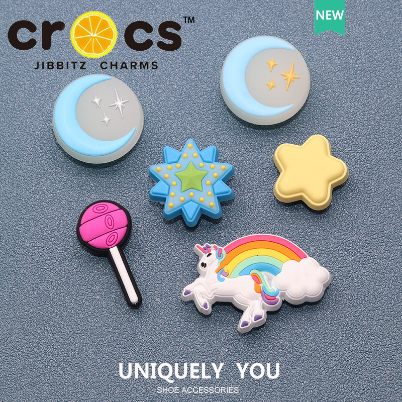 jibbitz crocs รองเท้าหัวเข็มขัดหลุม อุปกรณ์เสริมรองเท้า ดวงจันทร์ ดาว ยูนิคอร์น สำหรับรองเท้าแฟชั่น จิ๊บบิท ตัวติดรองเท้า crocs