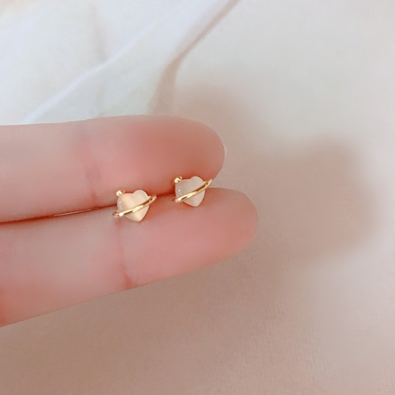 S925 เงินสเตอร์ลิงเข็มต่างหูรูปหัวใจผู้หญิง Cats Eye Stone ต่างหู 2025 ใหม่มินิน่ารักเครื่องประดับหูเรียบง่ายขายส่ง