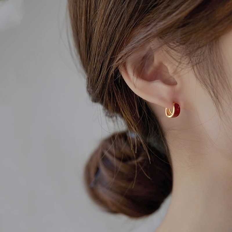 ต่างหูสีแดงหญิงต่างหูห่วงระดับไฮเอนด์เย็นต่างหูเฉพาะ