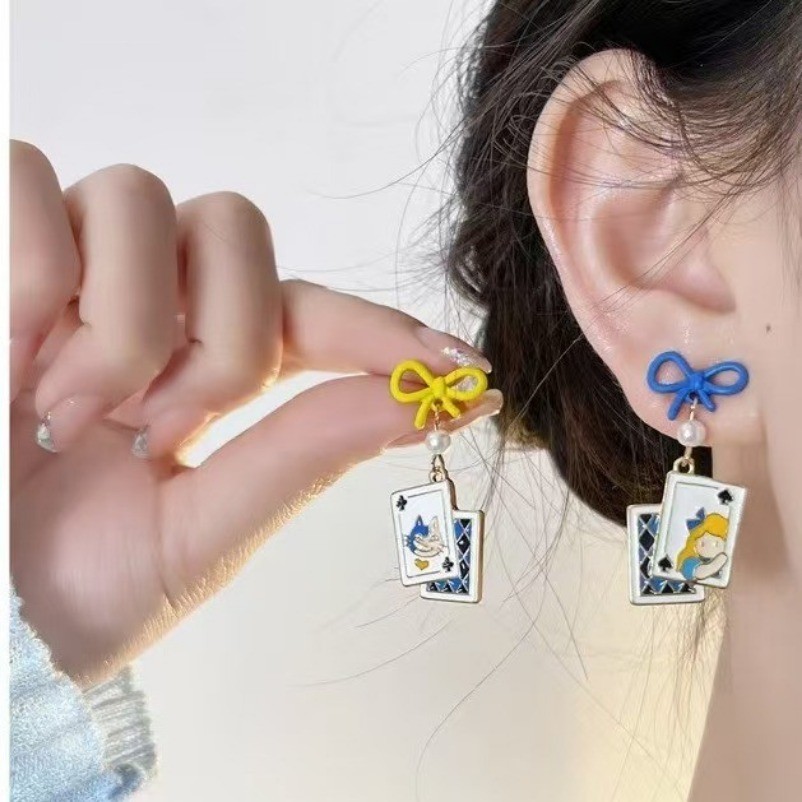ต่างหูอสมมาตรเฉพาะกับเข็มเงิน ส925 และหยดที่มีสีสัน