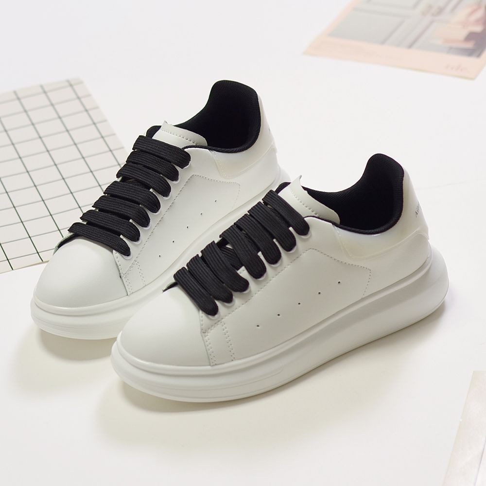 Mcqueen รองเท้าสีขาวผู้ชายผู้หญิงคู่สไตล์ Street Wear Bear All-Match รองเท้าหนาSoledกีฬารองเท้านักเรียนอินเทรนด์รองเท้าผู้ชายรองเท้าสบายๆ [คลังสินค้าพร้อม] - รูปที่ 2