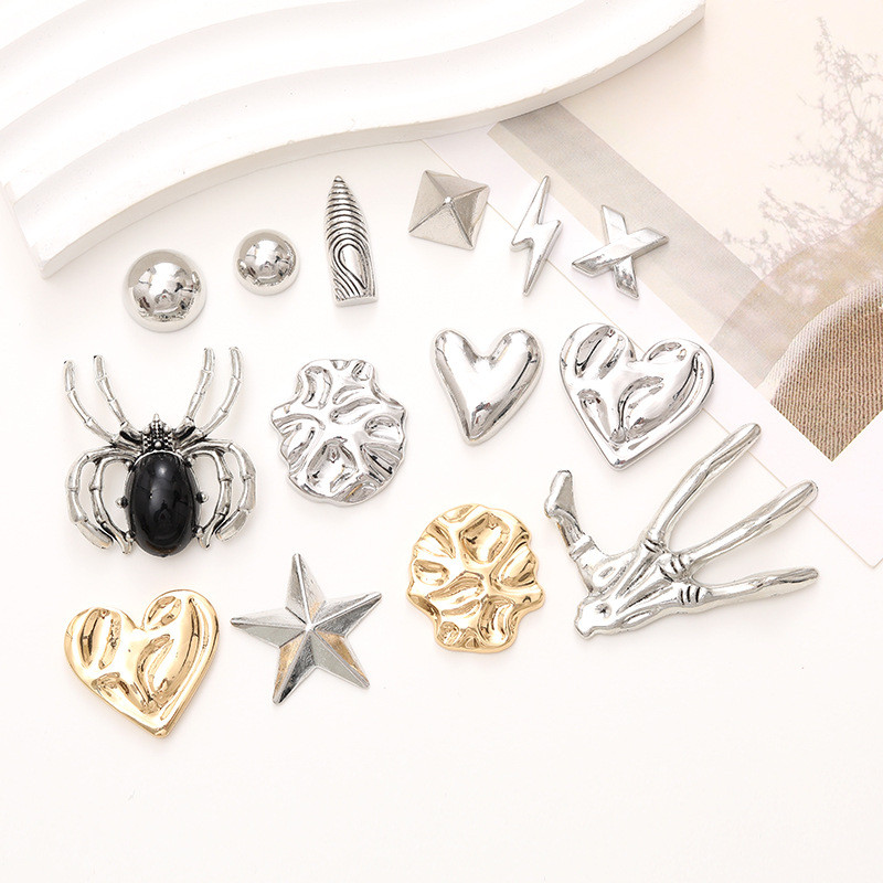 Creative New Punk Style Metal Silver Gold DIY Croc Jibitz INS Charm ปุ่มอุปกรณ์เสริมเหมาะสําหรับรองเท้าแตะ