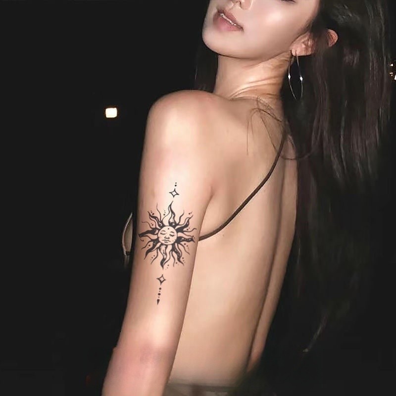 ดาวอาทิตย์รูปแบบสักสาวเซ็กซี่ไหล่พืชสักสติกเกอร์รอยสักกันน้ําติดทนนาน15วันสติกเกอร์ผิวรอยสักปลอมชั่วคราว ราคา ถูกที่สุด ดีลบีเคเค แกลเลอรีภาพที่ 4