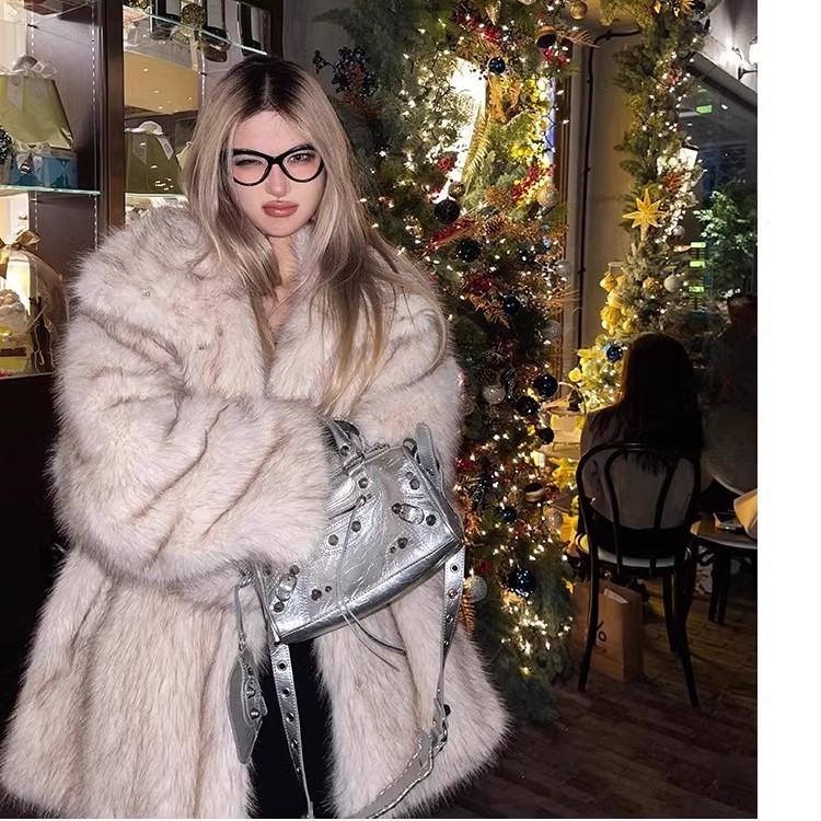 High-End Mid-Length2024Fox Fur Fur Fur Women's Coat Thickened Environmental Imitation New Winter Coat