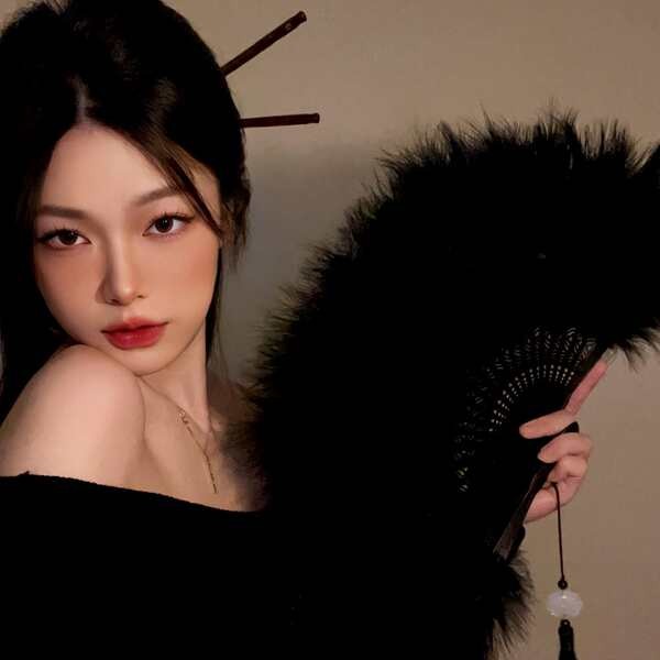 พัดเหล็กจีน พัดจีน พัดลมขนนกสีดําสไตล์จีน, กี่เพ้าผู้หญิง, แคทวอล์ค, พัดลมพับ, การเต้นรําสไตล์โบราณ, ฮันฟู, ตกแต่งคริสต์มาสตุ๊กตา