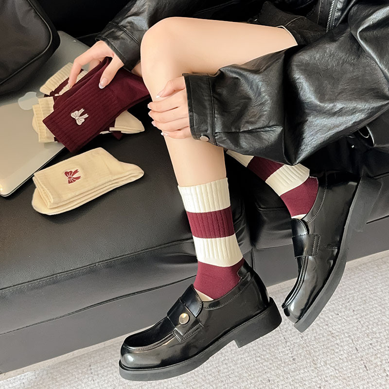 สีแดงน่ารักโบว์หญิงยืดหยุ่นลายถุงเท้า สถาบันการศึกษา สไตล์ผ้าฝ้ายถุงเท้าหลอดกลางฤดูใบไม้ผลิ ต่อต้าน ลื่น หิมะ บูต ถุงเท้าผู้หญิงของขวัญ - รูปที่ 6