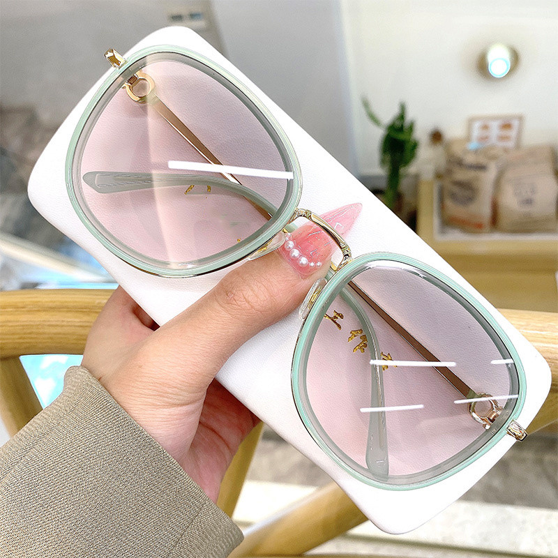 [2352 คนที่รวบรวม] แว่นกันแดดผู้หญิงสไตล์เซเลบริตี้สำหรับหน้ากลม ป้องกันรังสียูวี แฟชั่นหลากหลาย ป้อ