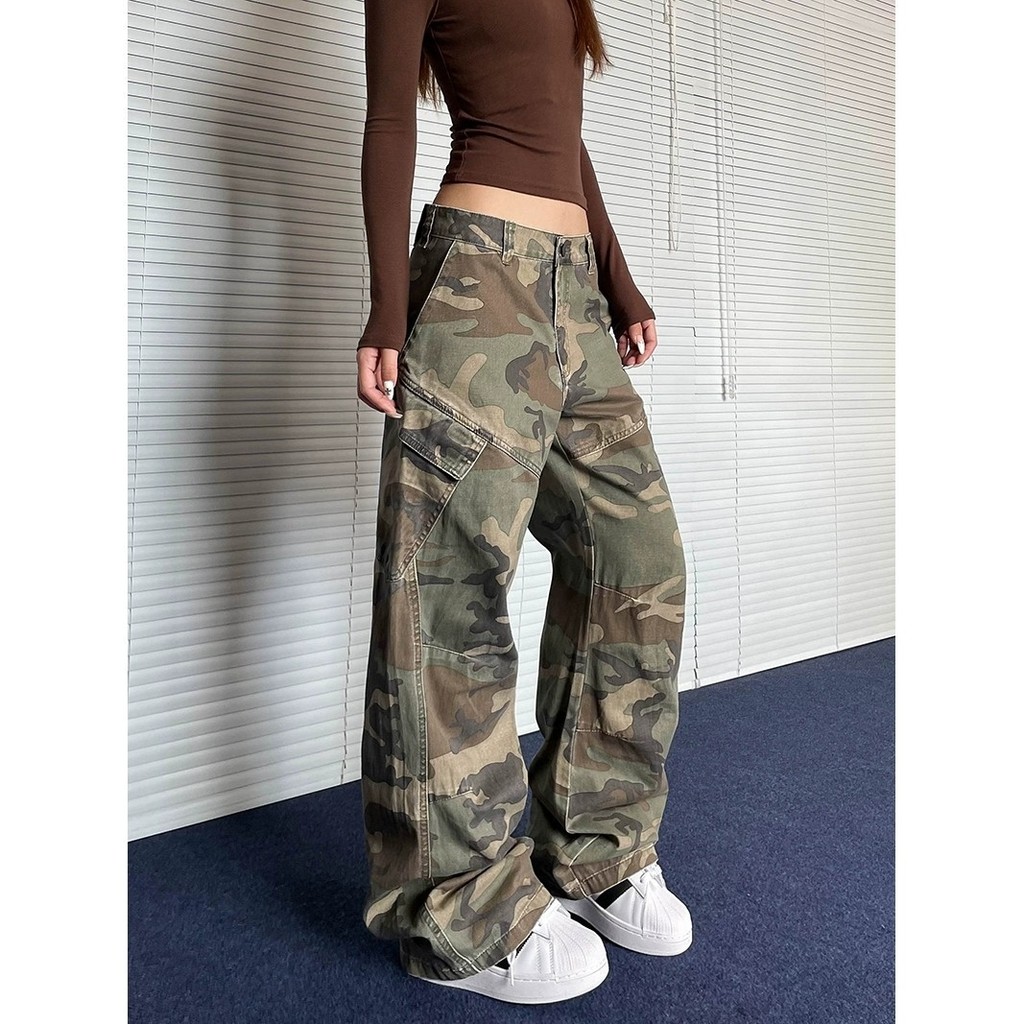 Overalls สไตล์เรโทร มีกระเป๋าแนวทแยงและลายพราง ทรงหลวม เหมาะสำหรับคนชอบสไตล์คลีนๆ