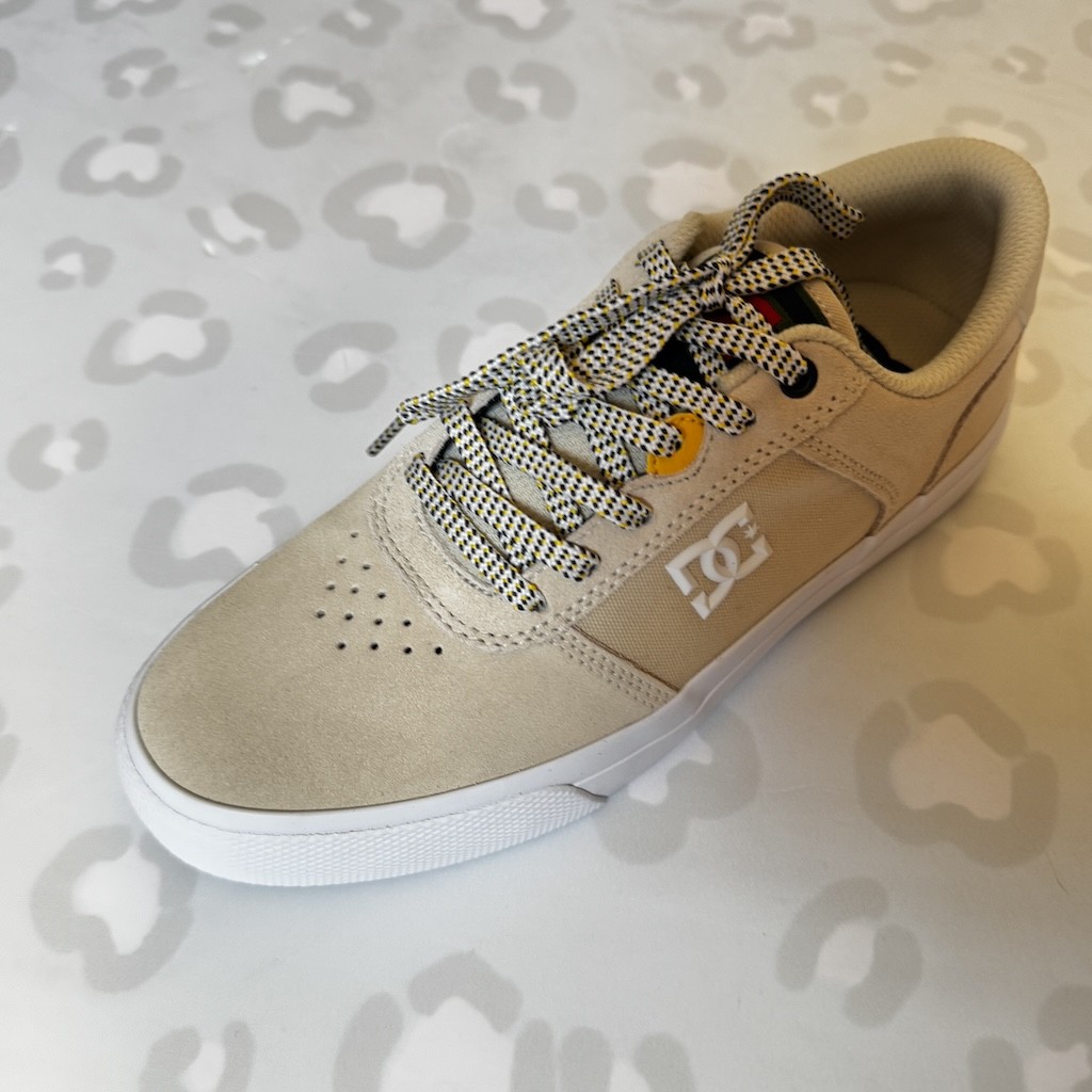 DC SHOES - Teknic (White/Gum) Suede Skate Shoes