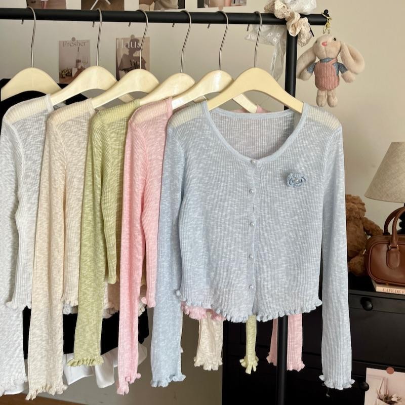 👚Anna👚 เสื้อคาร์ดิแกนถักแขนยาว พร้อมเข็มกลัดดอกไม้แบบถอดได้ ผลิตจากผ้าถักไหมน้ำแข็ง บางเบาสไตล์ฤดูร้อน #F094