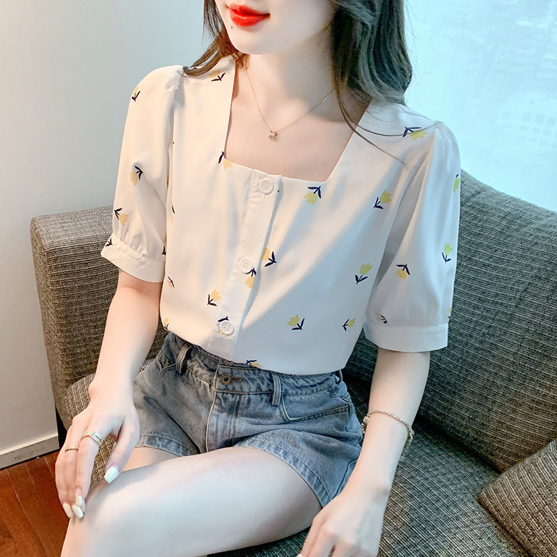 Lovito เสื้อเบลาส์ผู้หญิง มีกระดุม ลายดอกไม้ สไตล์ลำลอง LNE60137