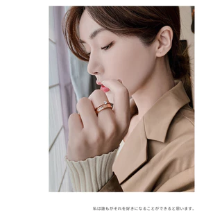 สไตล์ใหม่ 316L เพชรคู่ 18K Gold Light Luxury แฟชั่น Niche แหวนสแตนเลสที่ไม่ซ้ํากัน