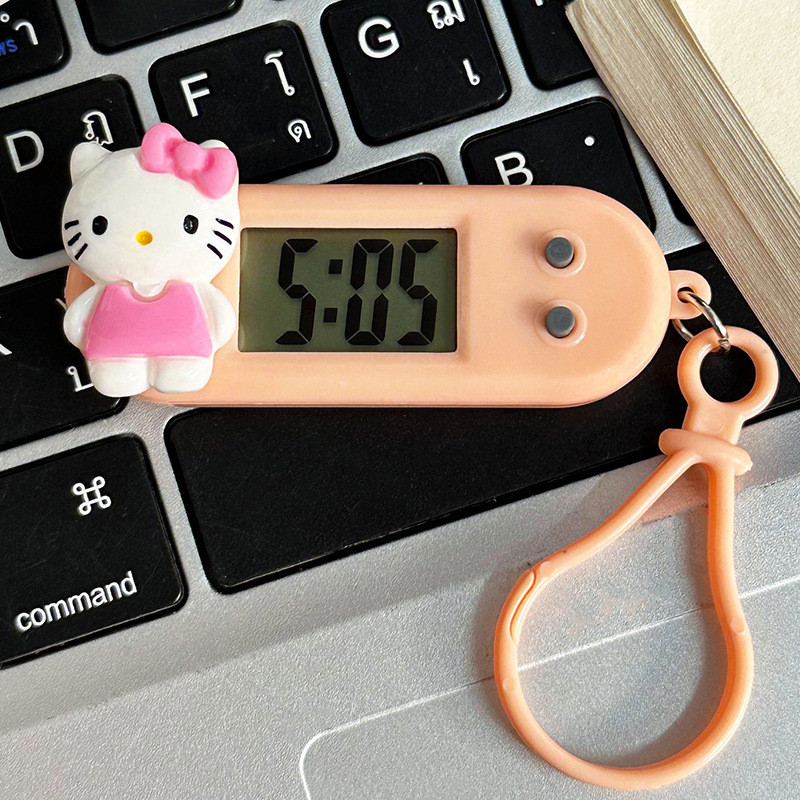 SANRIO ซานริโอ นาฬิกาอิเล็กทรอนิกส์ จี้กุญแจ มินิแบบพกพาดิจิตอลอิเล็กทรอนิกส์สอบนาฬิกานักเรียนสก์ท็อปแขวนนาฬิกาเครื่องเขียน