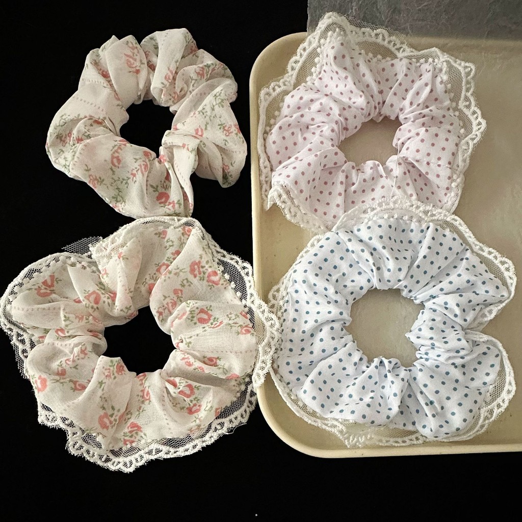 ฤดูร้อนสดหรูหราลายจุดลูกไม้ Scrunchy แหวน