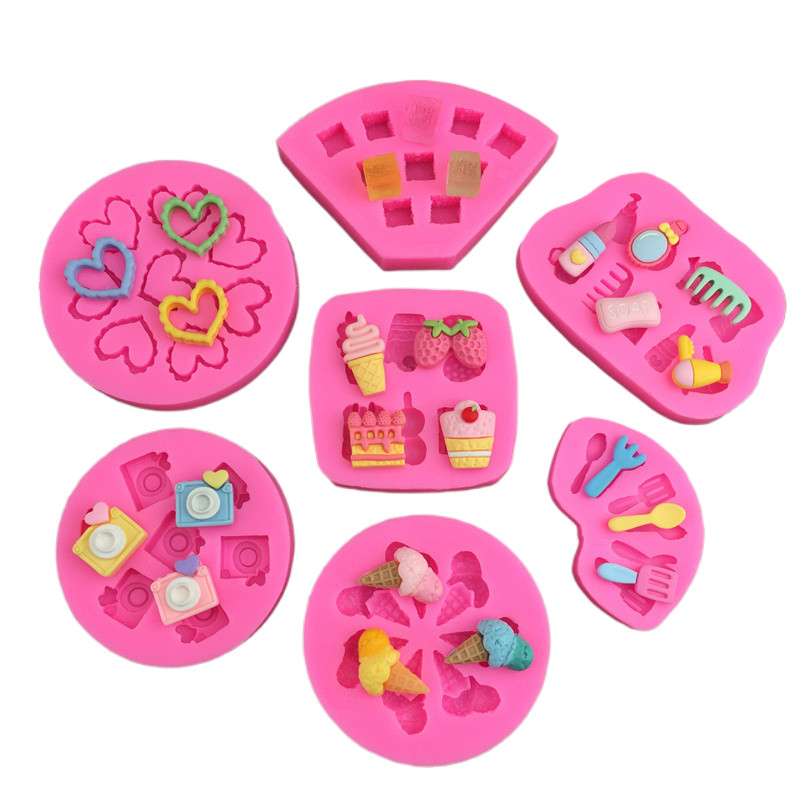 ทําเองรูปหัวใจรักกล้องไอศครีมสตรอเบอร์รี่เค้กบนโต๊ะอาหารที่ทําด้วยมือช็อคโกแลตรักตกแต่งซิลิโคนแม่พิมพ์