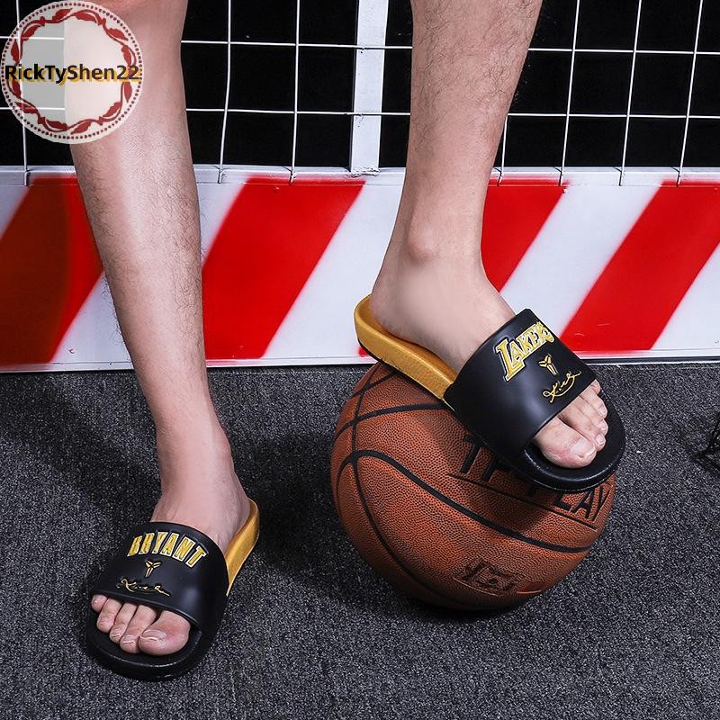 Ricktyshen รองเท้าแตะแฟชั่น Basketball Laker Kobe Slides รองเท้าแตะกลางแจ้งที่สะดวกสบายรองเท้าแตะชายหาด TH