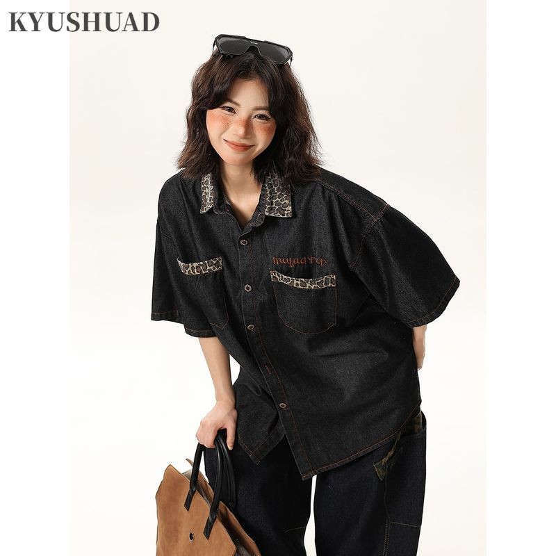 KYUSHUAD คิวชวด เสื้อยีนส์แฟชั่นดีเทลลายเสือดาวและดีไซน์กระดุมแถวเดียว