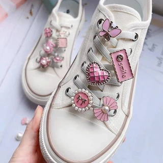 ใหม่ 1 ชิ้นสาวสีชมพูเชือกผูกรองเท้า Charm หัวเข็มขัดรองเท้า Laces Charms สําหรับรองเท้าผ้าใบตกแต่งแฟชั่น DIY Shoelaces อุปกรณ์เสริม