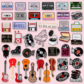 เครื่องดนตรีสร้างสรรค์เข็มกลัดปกกีตาร์เปียโนเทปเคลือบ Pin เทปบันทึกโลหะ badge กระเป๋าเป้สะพายหลังอุปกรณ์เสริมของขวัญเครื่องประดับสําหรับเพื่อน