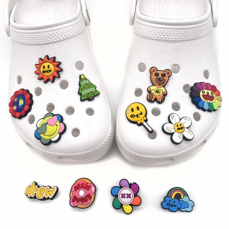 จระเข้ DIY น่ารักที่สร้างสรรค์#jibbitz Animal Pins Crocs Shoe Charms Letter AZ การ์ตูน ดอกไม้ rainbow 1-12 อุปกรณ์ตกแต่ง สําหรับรองเท้าและกระเป๋า