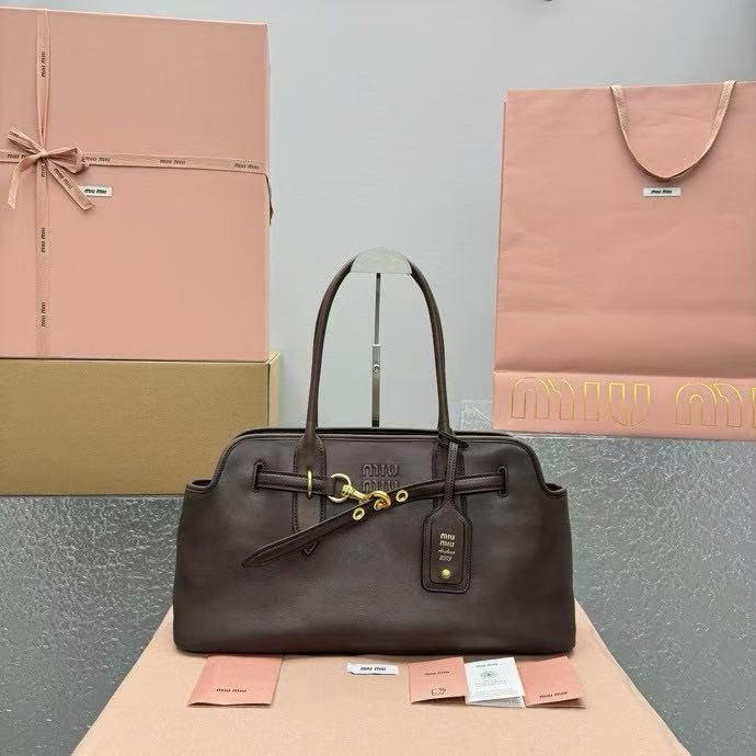 M*U M*U 𝐍𝐚𝐩𝐚𝐚𝐛𝐚𝐠 Men's and Women's Same Style Couple Style Small Stone South Wood 5596