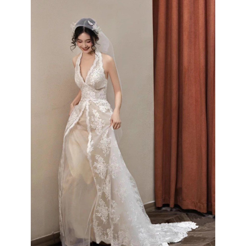 ชุดแต่งงานระดับไฮเอนด์ สไตล์เกาหลียอดนิยม มีเชือกแขวนคอและลายลูกไม้สวยงาม