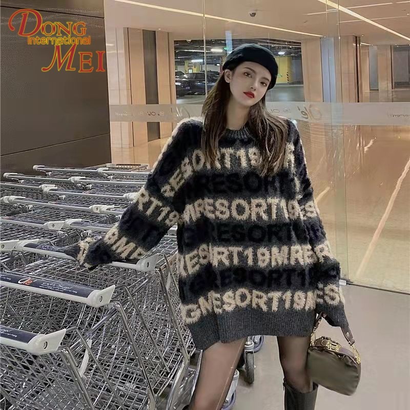 เสื้อกันหนาวผู้หญิงฤดูใบไม้ร่วงฤดูหนาวการออกแบบสไตล์ใหม่ซอกกลางความยาวหลวมสไตล์ขี้เกียจถักด้านบนแฟชั่นอินเทรนด์