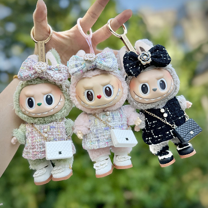 พวงกุญแจรุ่นที่ 12 Labubu Camellia เสื้อผ้า