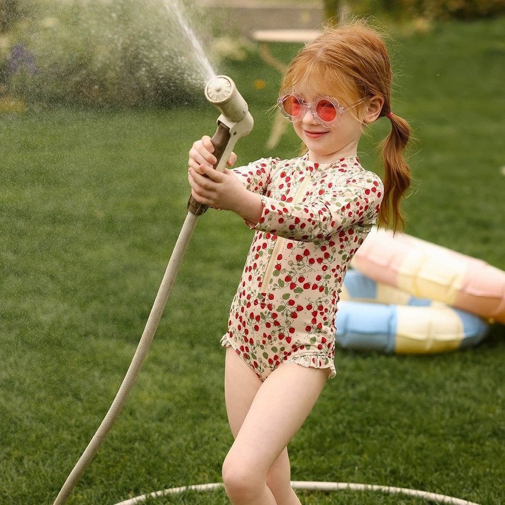 2025 ชุดว่ายน้ําวันพีซเด็กผู้หญิงสไตล์ใหม่สไตล์ 2-4 ปีครีมกันแดดแขนยาว Quick-Drying เด็กอนุบาล Sw202