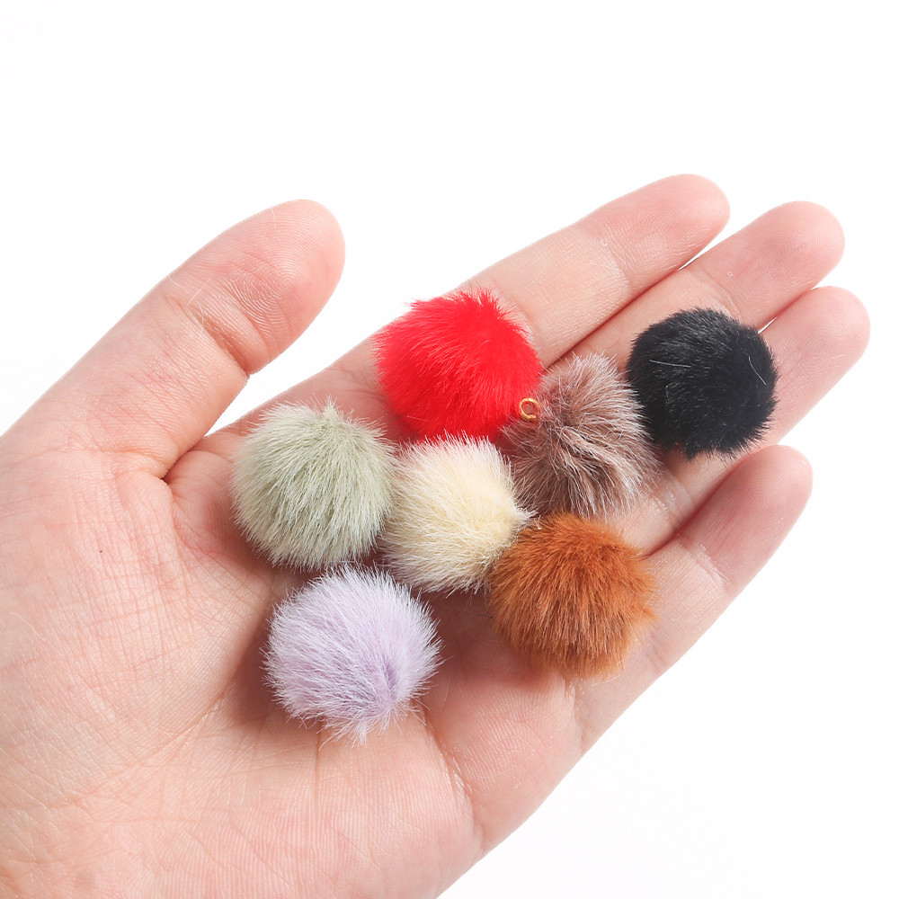 10ชิ้น/ล็อตMulticolor Plush Fur Covered Ball Pompomลูกปัดจี้สําหรับทําสร้อยคอต่างหูสร้อยข้อมือเครื่องประดับอุปกรณ์เสริม - รูปที่ 3