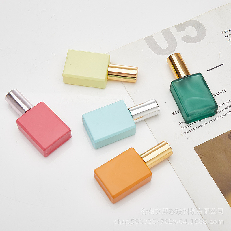 ขวดสเปรย์น้ําหอมขนาด 15 มล. Macaron Light Proof Travel แบบพกพาขวดเปล่าแก้วสี่เหลี่ยมรีฟิล