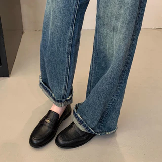 Atikota ติ๊ก สุภาพสตรีรองเท้าไม่มีส้นใหม่ที่เรียบง่ายสบายๆย้อนยุคหนังนิ่มรอบนิ้วเท้าสบายรองเท้าเดียว