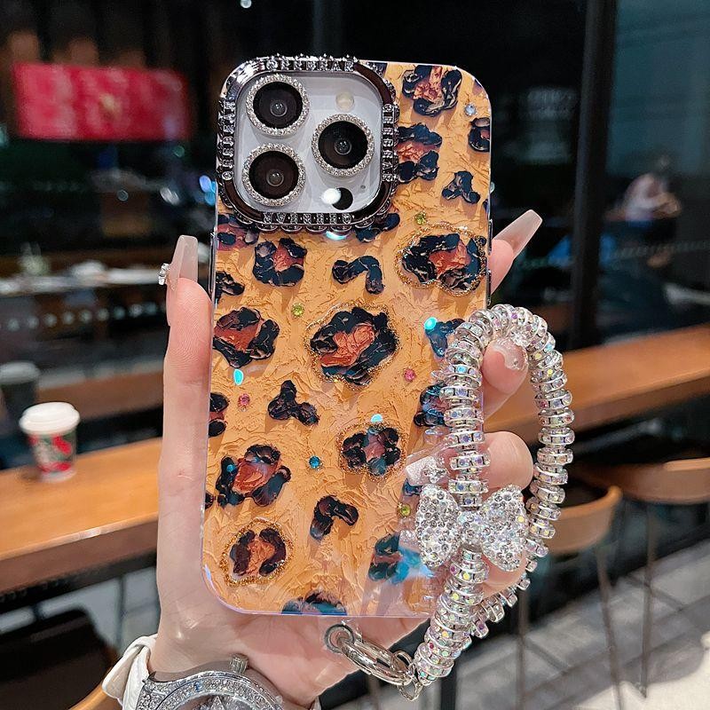 เคสซีรีส์เคส iPhone เหมาะสําหรับเคส iPhone 16promax 14plus 14promax 15promax 16 15 14 13 12 11 เคสเสือดาวพิมพ์แฟชั่นเคสสีเหลืองพร้อมฟิล์มเลนส์ นําปลอกโซ่