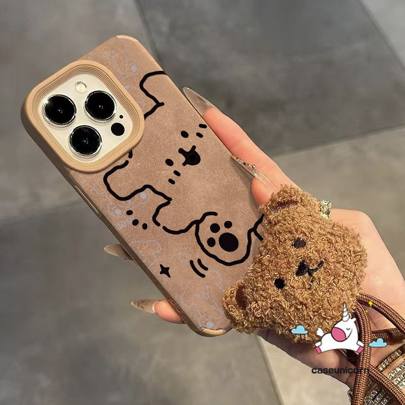 สายน่ารักลูกสุนัขการ์ตูน Graffiti สุนัขแฟชั่นหมีตุ๊กตาสร้อยข้อมือสําหรับ IPhone 15 14 11 13 16 12 Pro Max 16 14 15 Plus 16 15 Pro สีน้ําตาลหรูหราหนังเนื้อ Fluff กรณี
