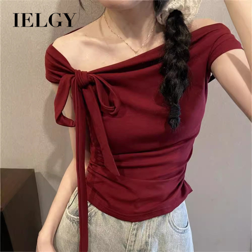 IELGY เสื้อยืดเปิดไหล่แบบสั้นสําหรับผู้หญิงมีสายและทรงสลิม