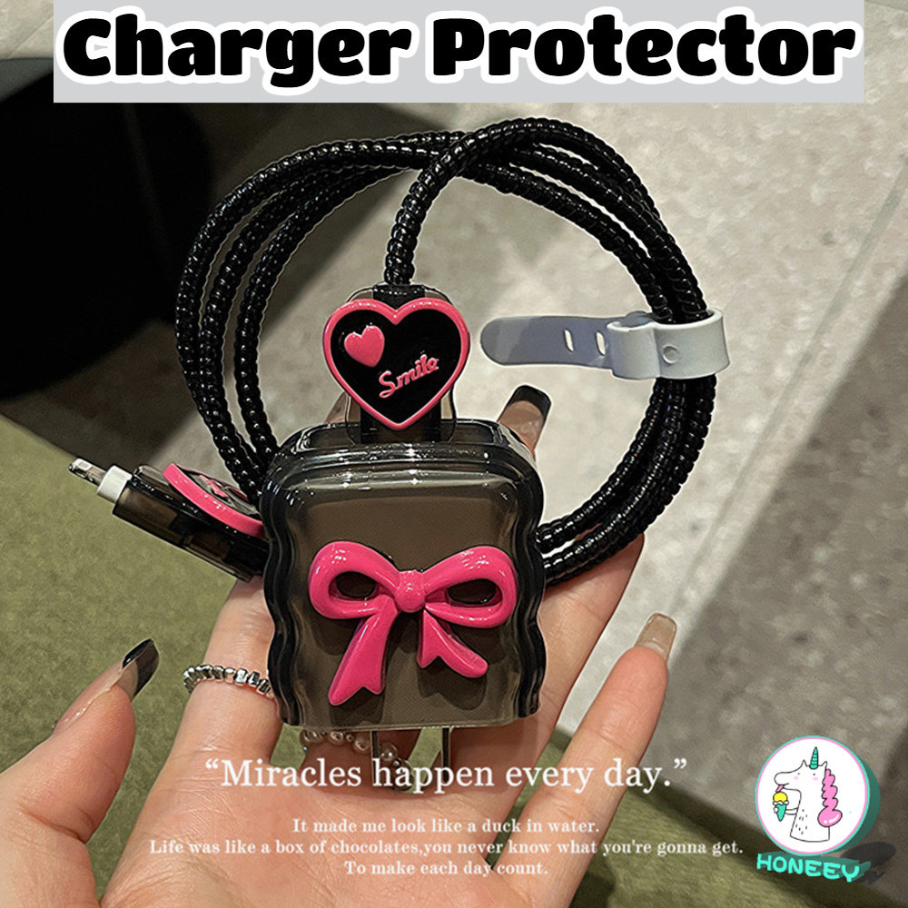 Ins 3D Bowknot อะแดปเตอร์สีดําสําหรับ Iphone 18W/20W Fast Charger Protector ฝาครอบสายข้อมูล Winder เกลียวแขนป้องกัน