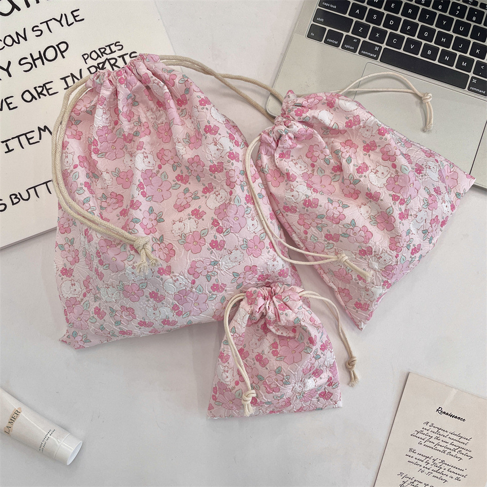 กระเป๋าหูรูด เชือกรูด การ์ตูนพิมพ์ออแกไนเซอร์กระเป๋าเดินทางแบบพกพาออแกไนเซอร์ถุงผ้าป้องกันฝุ่นมัลติฟังก์ชั่เหรียญลิปสติกกระเป๋าเครื่องสําอางขนมใหม่เจถุงเก็บของขวัญวันหยุดถุง