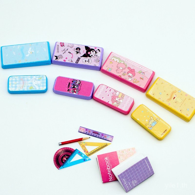 Dollhouse Micro-Model กล่องใส่เครื่องเขียนสำหรับเล่นอาหารกล่องดินสอสี1:12นาที ob11บ้านตุ๊กตา BJD รุ่นบ้านโมเดลอุปกรณ์เสริมอุปกรณ์ประกอบฉากถ่ายภาพของเล่นไวน์ที่บ้านของขวัญ DIY สำหรับเด็ก
