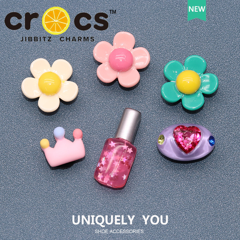 Jibbitz crocs ชาร์ม หัวเข็มขัดรู อุปกรณ์เสริมรองเท้า เรซิ่น มงกุฎ ดอกไม้น่ารัก อุปกรณ์เสริมรองเท้า จิ๊บบิท ตัวติดรองเท้า crocs