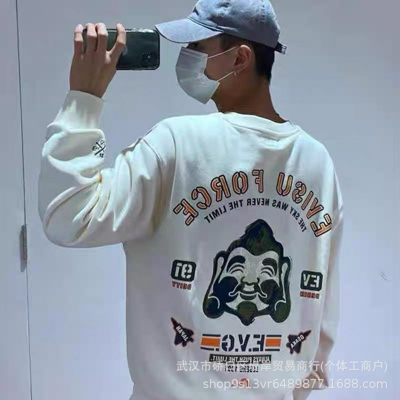 เสื้อกันหนาวแขนยาวพิมพ์ลายตัวอักษร EVISU