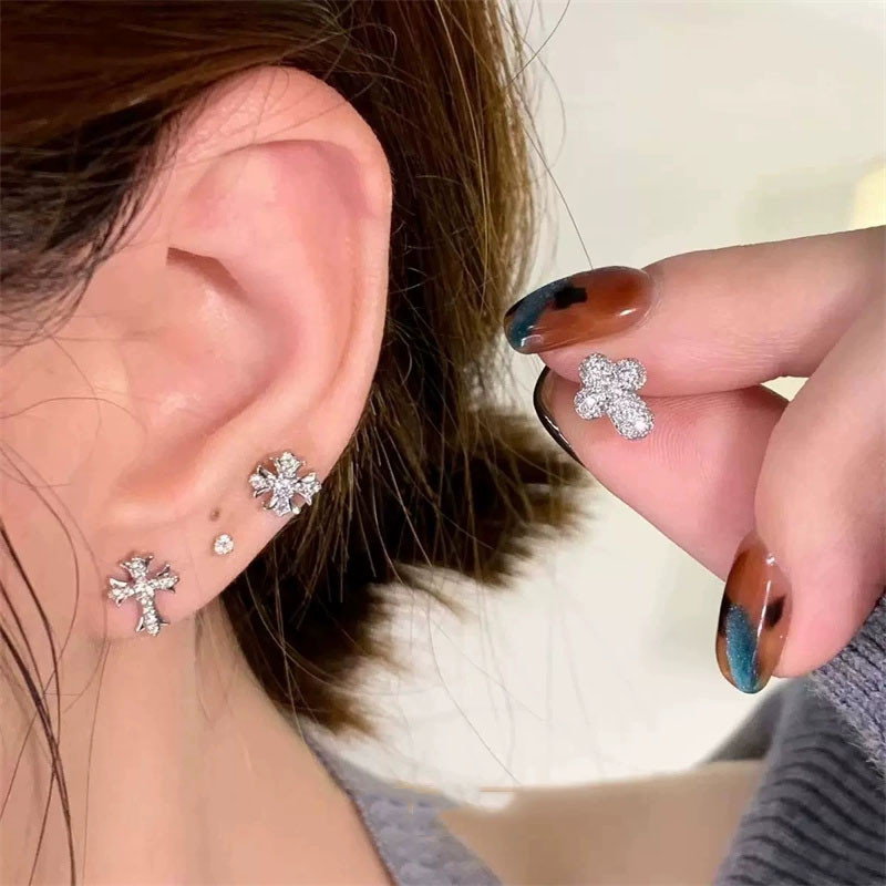 1 ชิ้นผู้หญิงความงามโลหะผสม Rhinestone Cross Earbone ต่างหู