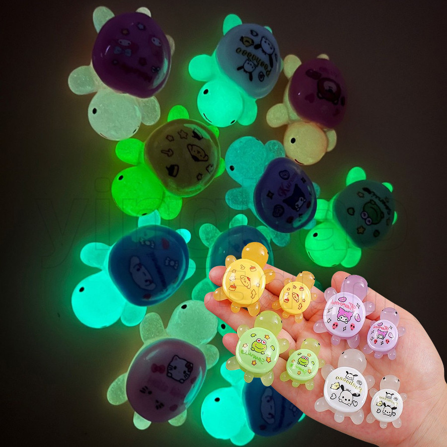 Sanrio Mini เรซิ่น Kawaii เต่าส่องสว่าง 3D Miniatures ตุ๊กตางานฝีมือวัสดุอุปกรณ์เสริม Scrapbooking Flatback Miniatures แบนกลับ