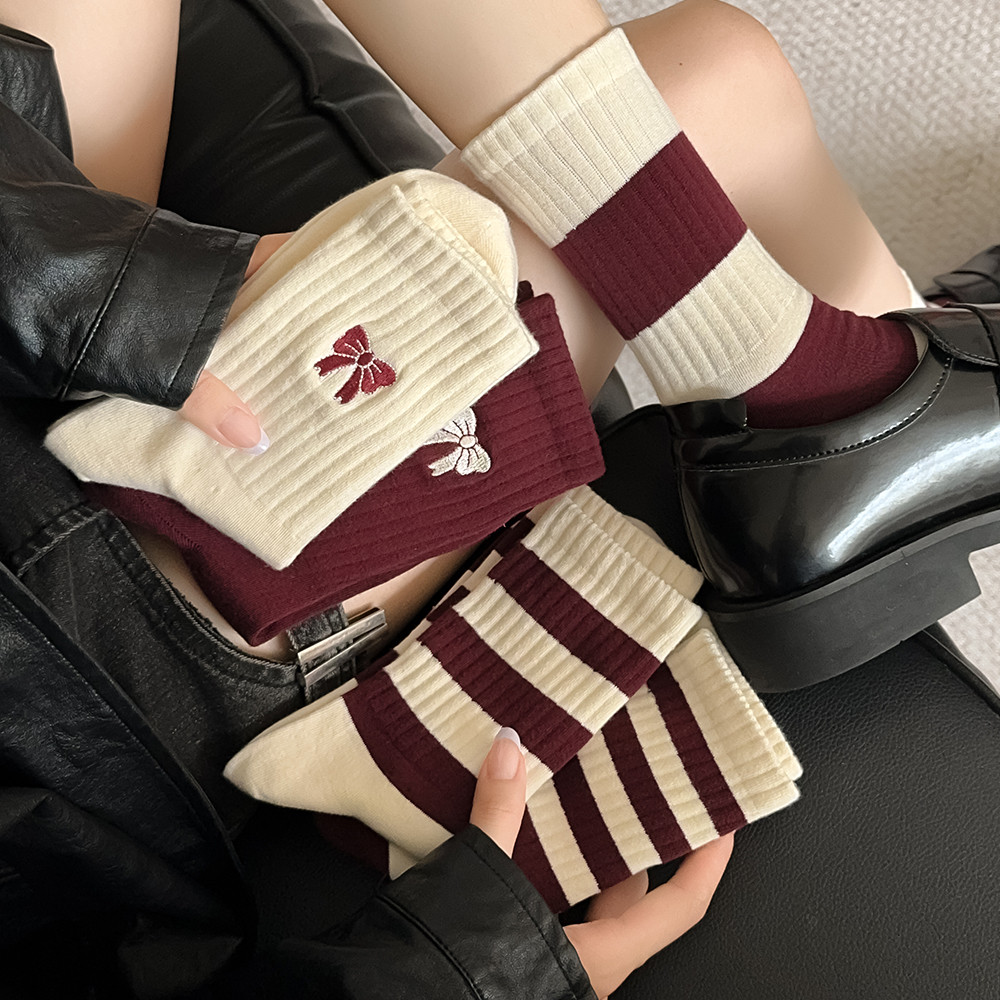 สีแดงน่ารักโบว์หญิงยืดหยุ่นลายถุงเท้า สถาบันการศึกษา สไตล์ผ้าฝ้ายถุงเท้าหลอดกลางฤดูใบไม้ผลิ ต่อต้าน ลื่น หิมะ บูต ถุงเท้าผู้หญิงของขวัญ