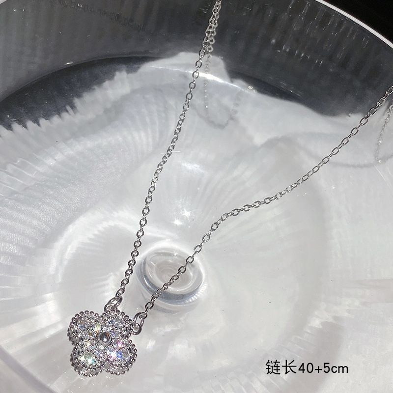 สร้อยคอดอกโคลเวอร์สี่ใบนำโชคเลเซอร์13มม. สองด้านสร้อยคอดอกเดี่ยวเหล็กไทเทเนียมแฟชั่นแมทช์ง่ายคอโคลเวอร์สีไม่ซีดจาง