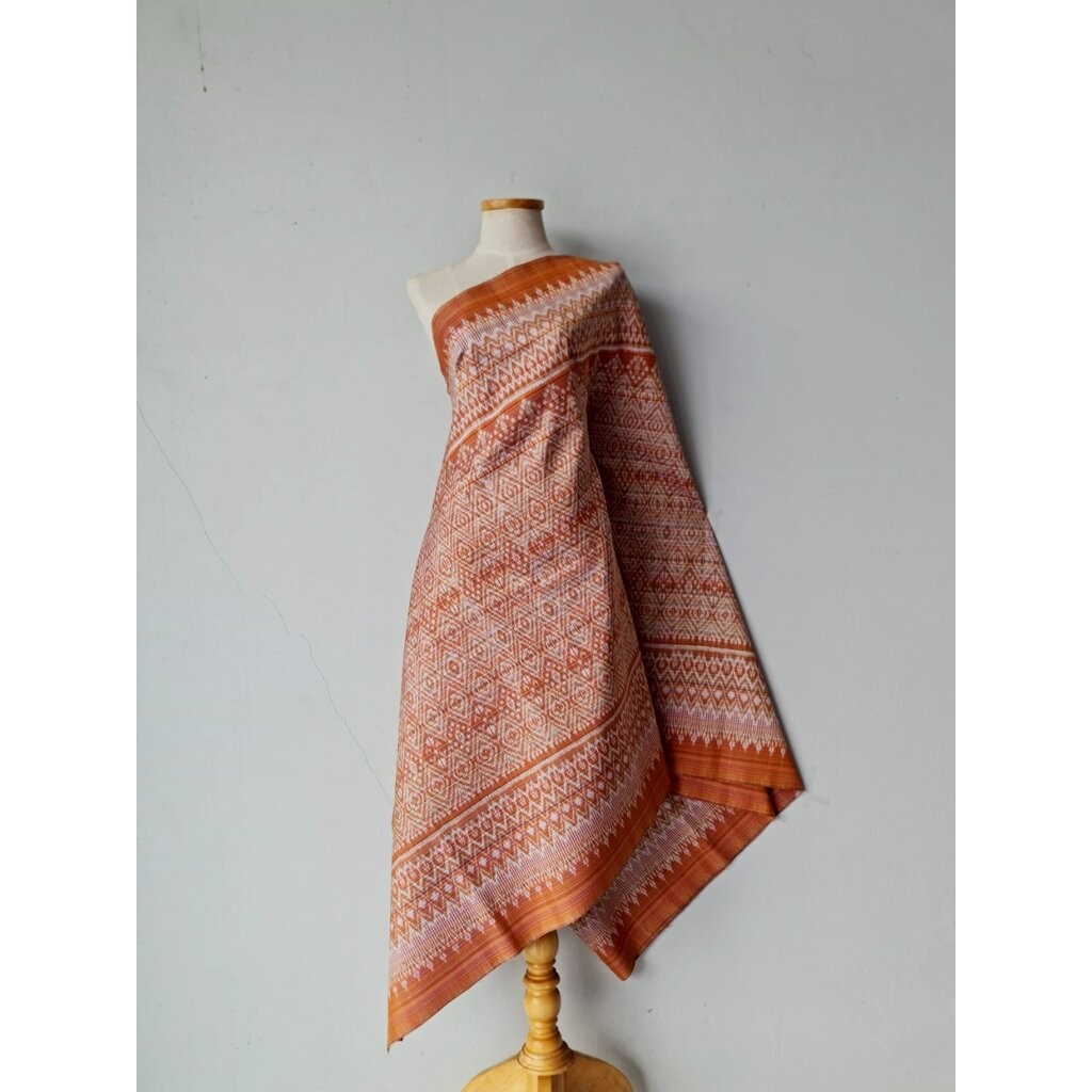 ซิ่น ผ้าไหมมัดหมี่ยกดอก 6ตะกอ ขนาด 1x2เมตร ลายดอกมะเขือ พื้นสีส้ม รหัส L9A-119-MM6F7