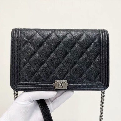 โปรโมชั่นแท้ มือสอง HANEL หนังลูกวัวกรวดเด็กชายสีดำ chanel หัวเข็มขัดโซ่ทอง CC LOGO WOC A80287 ในสต็