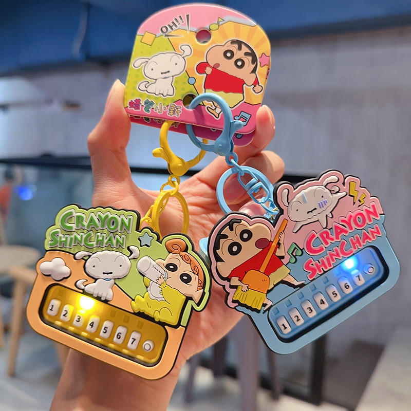 ของแท้เครยอนชินจังเปียโนเสียงพวงกุญแจ/การ์ตูนของเล่นจี้ของขวัญวันเกิด