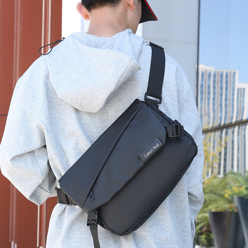 Casual Multifunctional กระเป๋าสะพายชาย Multi-Layered ซิป Messenger กระเป๋าขนาดใหญ่ความจุ Water-Repellent Messenger กระเป๋า